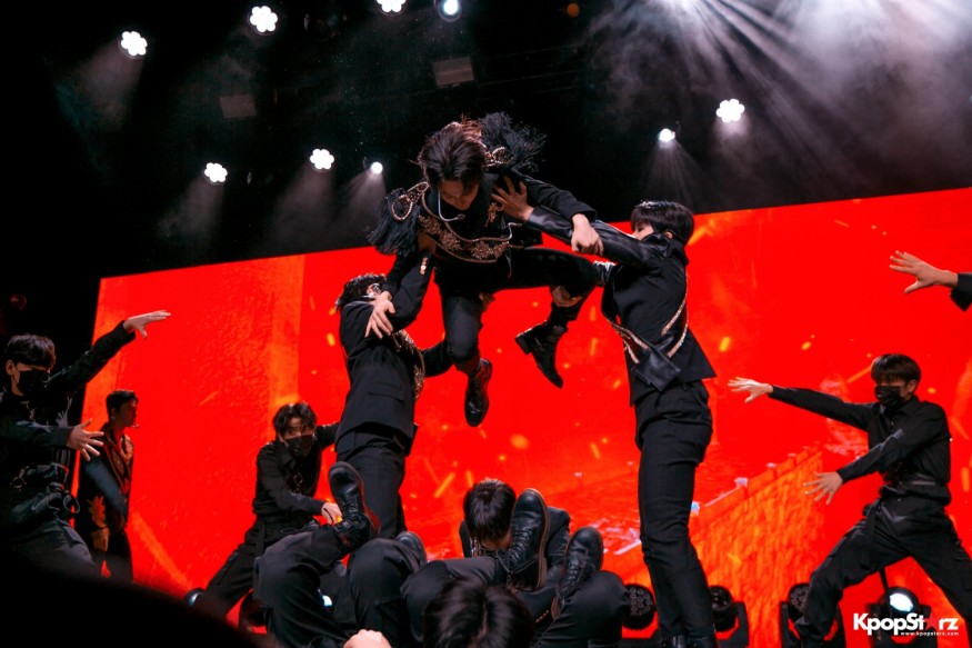 Exclusive Photos from ONEUS 2022 'BLOOD MOON' Tour in New York City