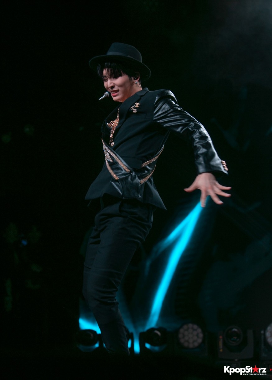 Exclusive Photos from ONEUS 2022 'BLOOD MOON' Tour in New York City