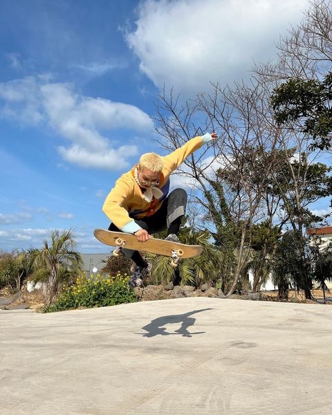 Mino even digests bright yellow padding... Has spring already arrived?