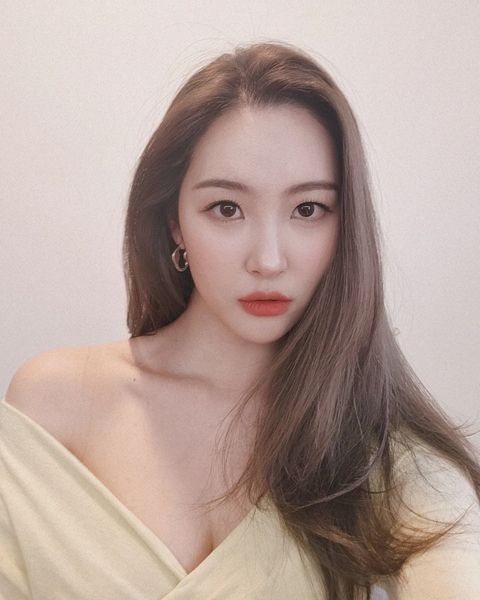 Sunmi, as expected, the strongest legs.. A slender spring girl even after weight increase