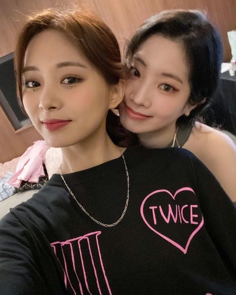 TWICE Tzuyu X Dahyun Posted a Side-by-Side Selca