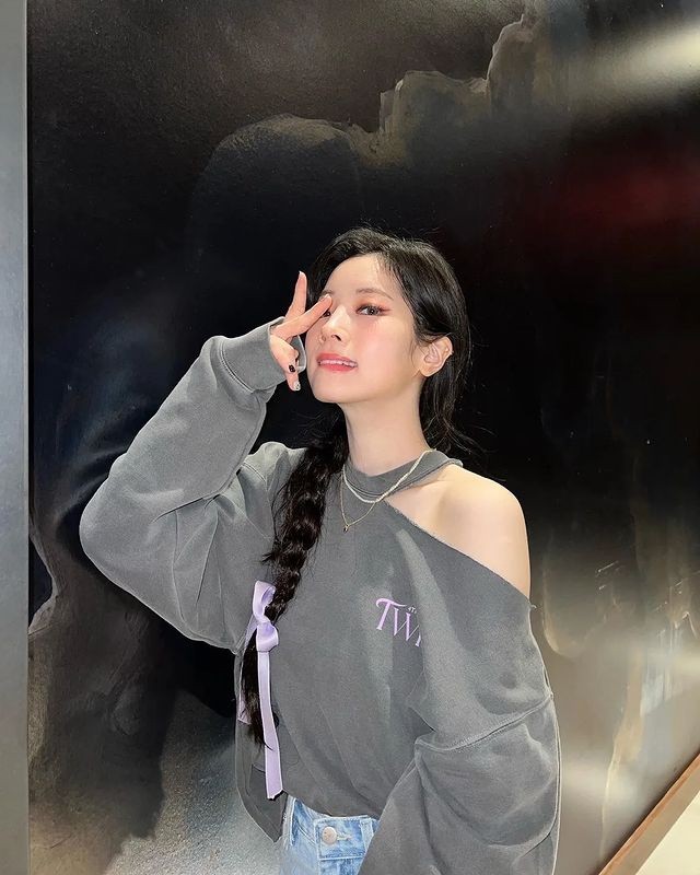 TWICE Tzuyu X Dahyun Posted a Side-by-Side Selca