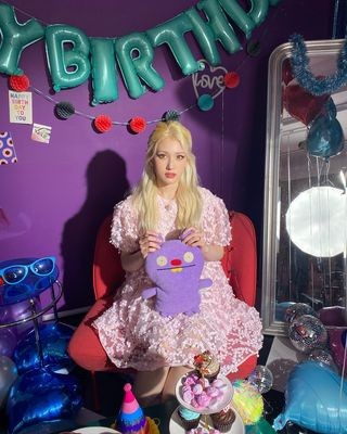 JEON SOMI's 22nd Exciting Birthday Party... It's a doll