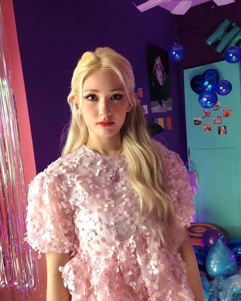 JEON SOMI's 22nd Exciting Birthday Party... It's a doll