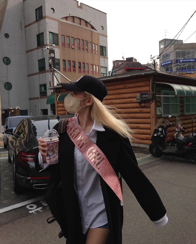 JEON SOMI's 22nd Exciting Birthday Party... It's a doll