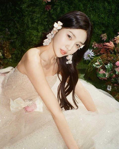 Red Velvet Joy Releases A Photo of Her Appearance on 'Music Bank'