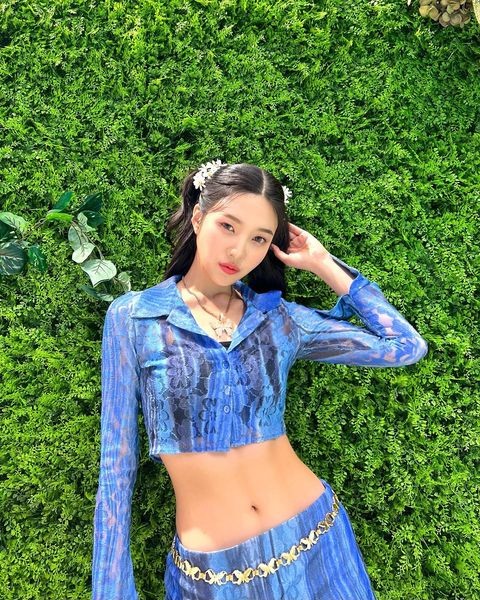 Red Velvet Joy Releases A Photo of Her Appearance on 'Music Bank'
