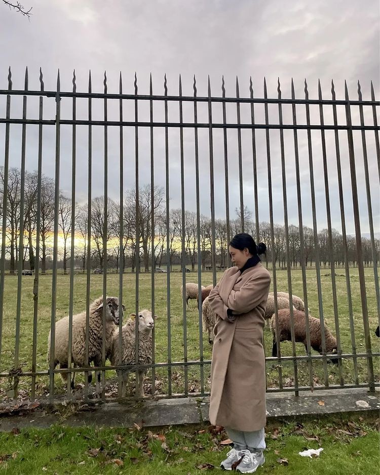 Hwasa Displays Parisian Chic Style