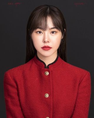 Mamamoo Wheein, Red Lip → Chic Eyes… Reversal of mature beauty