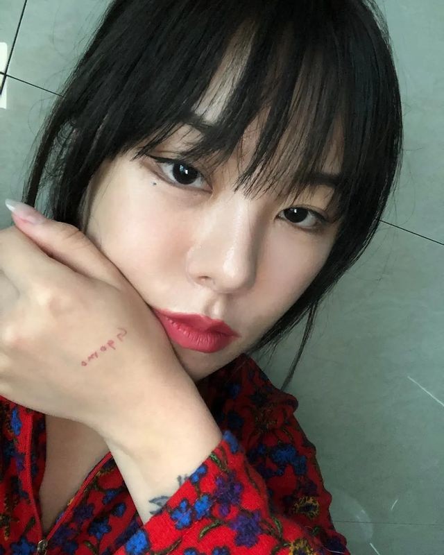 Mamamoo Wheein, Red Lip → Chic Eyes… Reversal of mature beauty