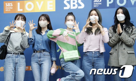 OH MY GIRL Enters SBS Radio Power FM 'Cultwo Show'