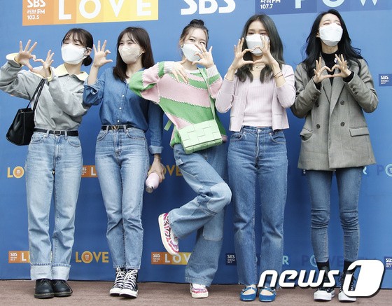 OH MY GIRL Enters SBS Radio Power FM 'Cultwo Show'