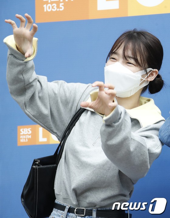 OH MY GIRL Enters SBS Radio Power FM 'Cultwo Show'