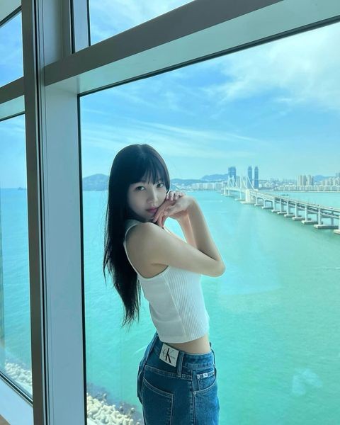 '♥Crush' Red Velvet Joy, sexy with exposed shoulders... Body full of volume