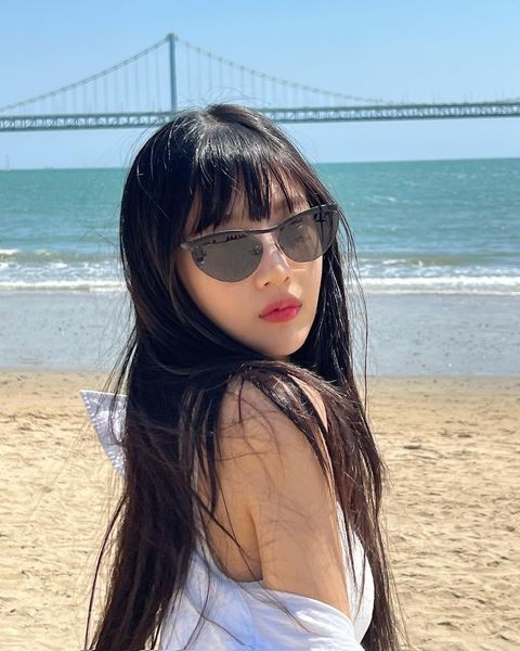 '♥Crush' Red Velvet Joy, sexy with exposed shoulders... Body full of volume