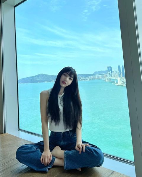 '♥Crush' Red Velvet Joy, sexy with exposed shoulders... Body full of volume