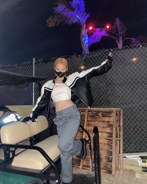 Jennie reveals her collarbone in a luxury top