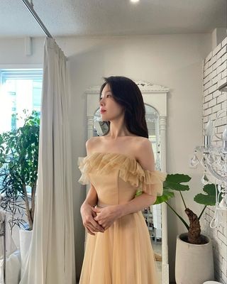 Minah, sexy clavicle line... A goddess full of innocence