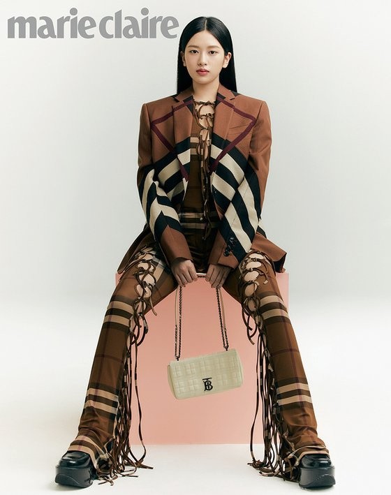 IVE An Yu-jin, the luxury brand clothes are also perfectly digested… elegance + seduction