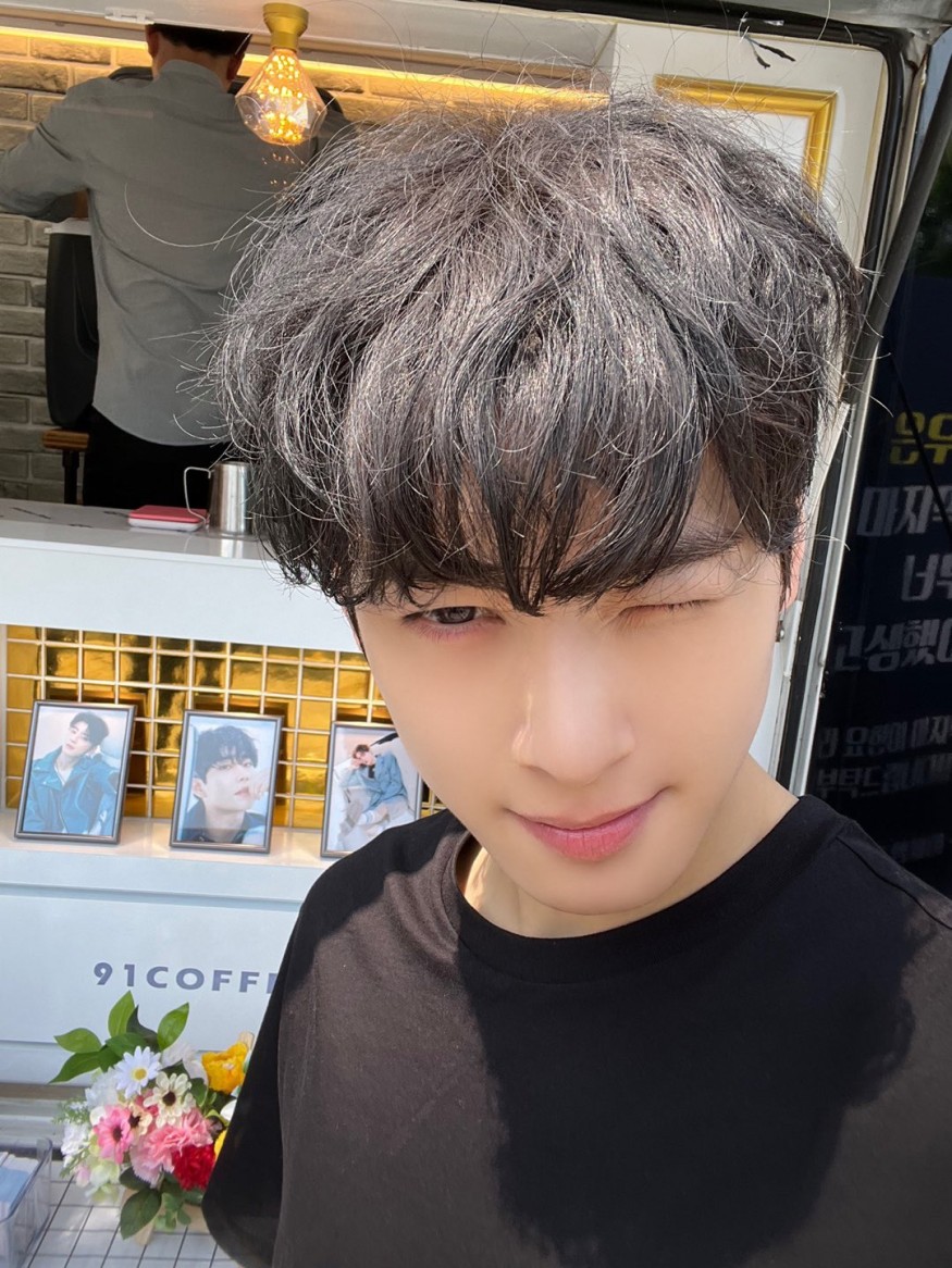 ASTRO Moon Bin, San-ha, automatic smile with joy at 1st place