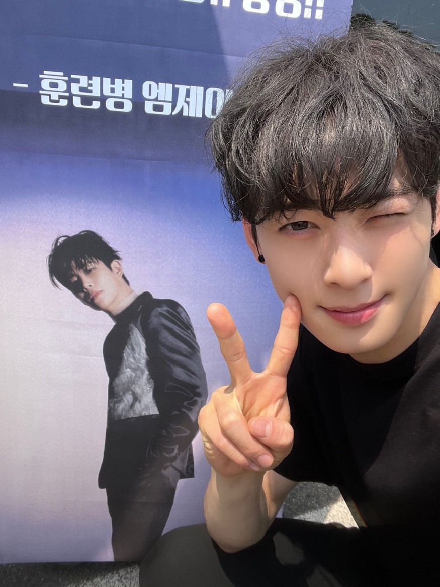 ASTRO Moon Bin, San-ha, automatic smile with joy at 1st place