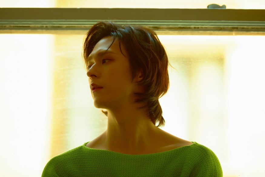 HIGHLIGHT Son Dong-woon Flaunts a Chill Vibe