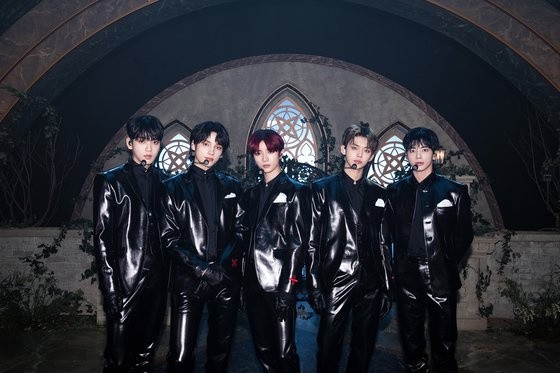 TXT, first appearance on 'The Kelly Clarkson Show' in the US... "A terrifying existence in the K-pop world"