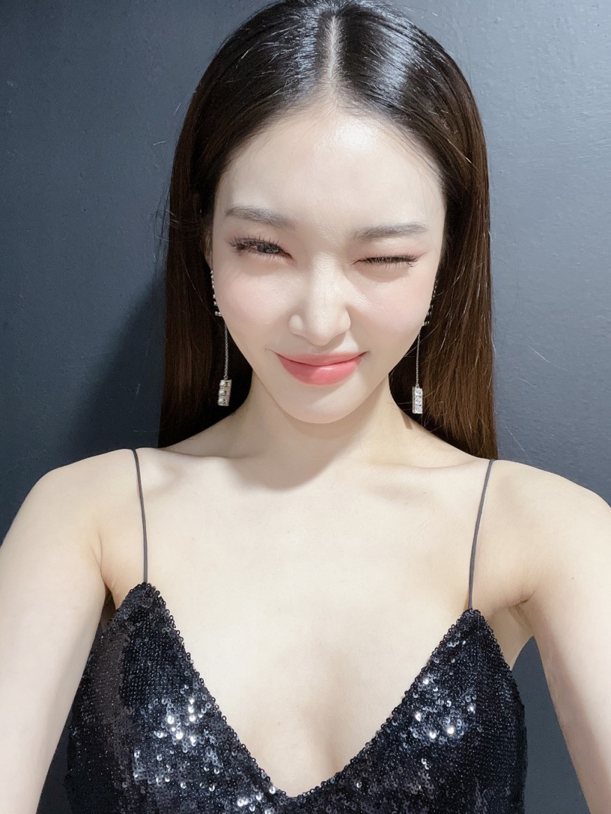 Chungha releases 2nd full album 'Bare&Rare' on July 11th... 'Summer Queen' comeback