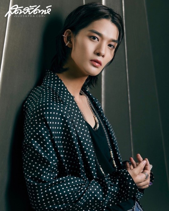 CIX Bae Jin Young adorned Thailand magazine with “Sawadi Kap~”