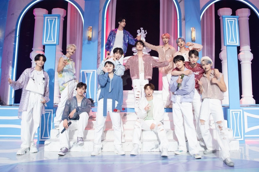 Seventeen performed '_WORLD' on MTV in the US... radiating refreshing energy