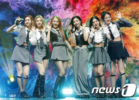 'Comeback' TRI.BE "I will show you a refreshing charm with a bad vibe"