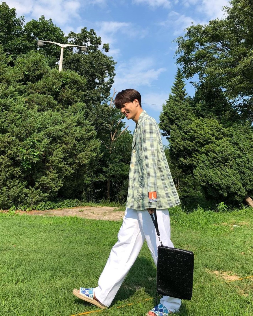 Kai, equipped with Chuseok commemorative luxury items… cool autumn man