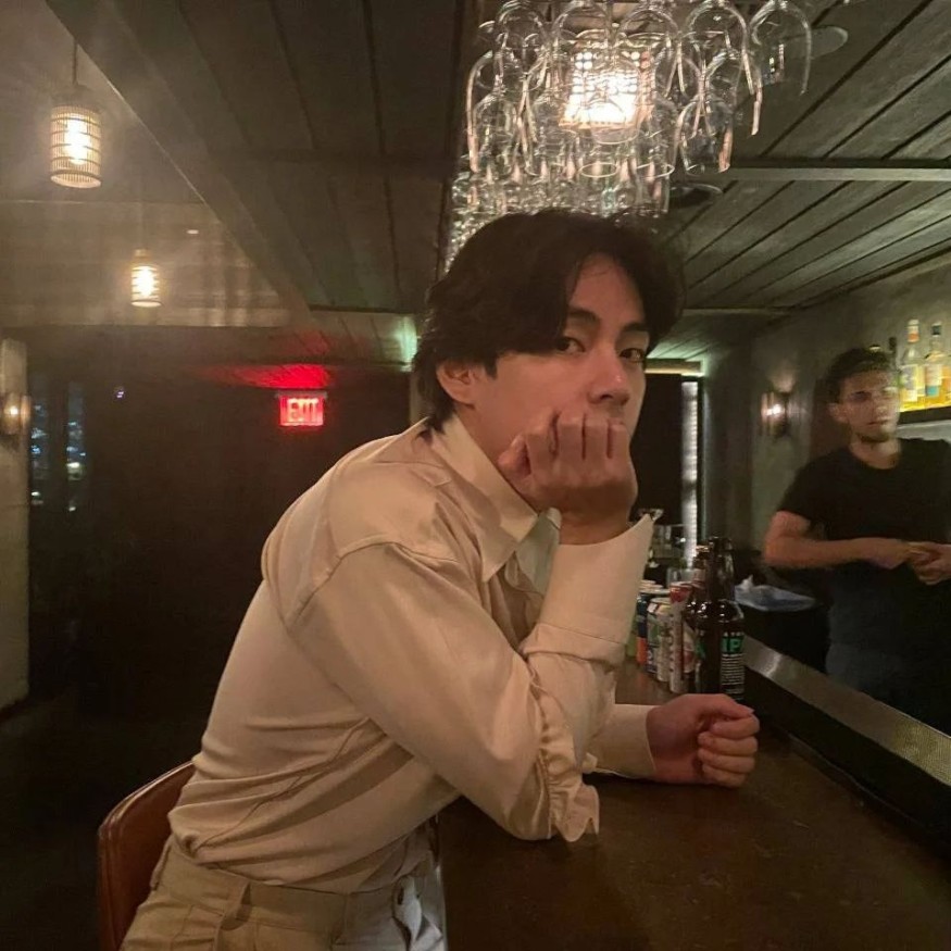 V, scandal with Jennie... Resuming SNS activities after a month