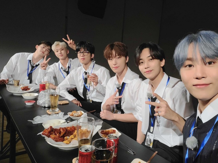 Seventeen releases Japan's first EP 'DREAM' on November 9 → Dome tour begins