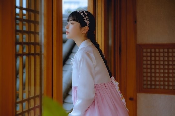 NewJeans, Chuseok greetings with elegant hanbok "Happy holidays"