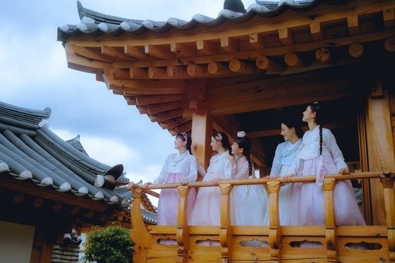 NewJeans, Chuseok greetings with elegant hanbok "Happy holidays"