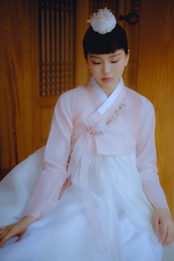 NewJeans, Chuseok greetings with elegant hanbok "Happy holidays"