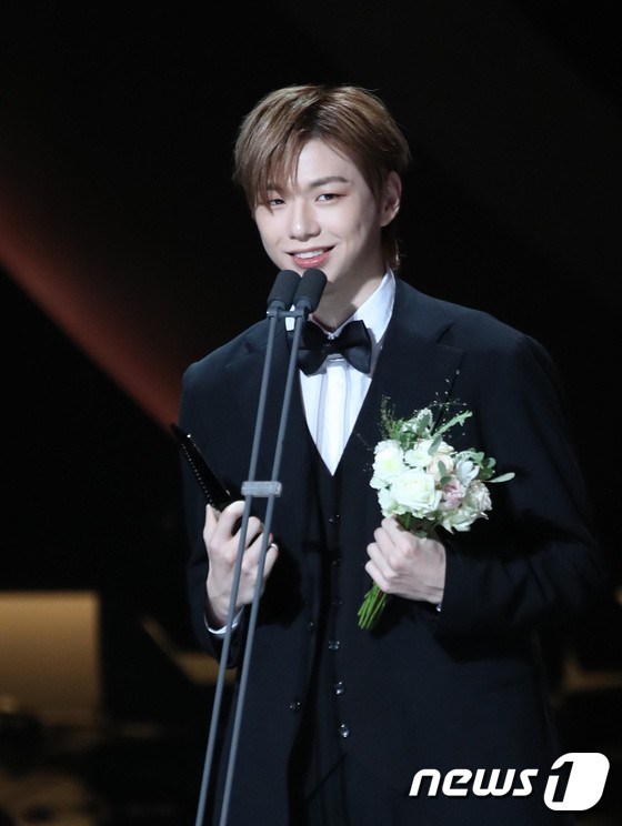 Kang Daniel wins Asia Star Award at Seoul International Drama Awards
