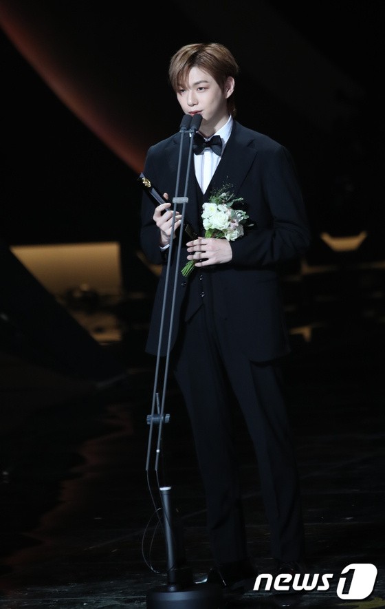 Kang Daniel wins Asia Star Award at Seoul International Drama Awards