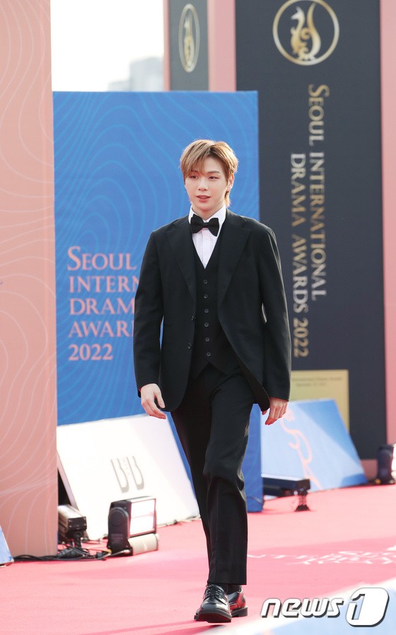 Kang Daniel wins Asia Star Award at Seoul International Drama Awards