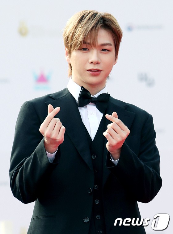 Kang Daniel wins Asia Star Award at Seoul International Drama Awards