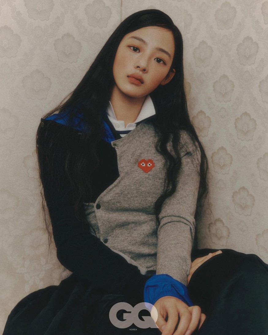 NewJeans unveils group pictorial with dreamy charm... sensual style look