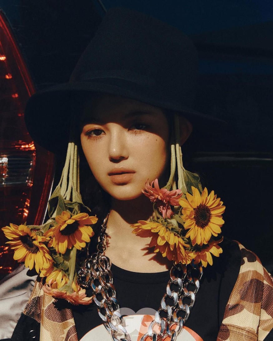 NewJeans unveils group pictorial with dreamy charm... sensual style look
