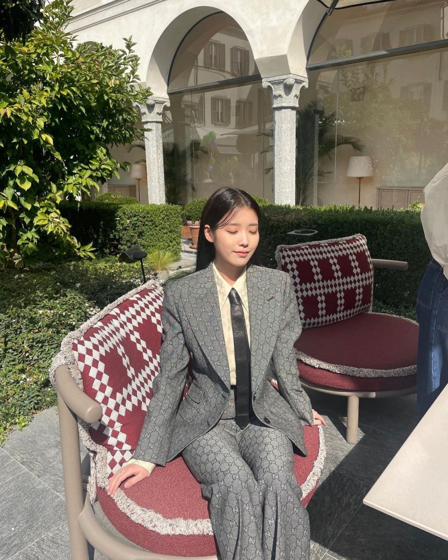 IU, Milan's luxury suit fashion... Equipped with chicme