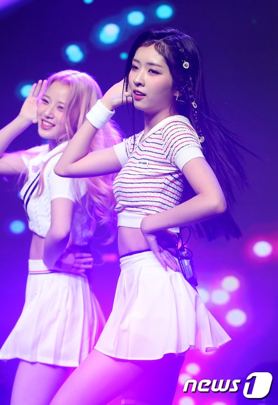 LIMELIGHT, hot debut stage