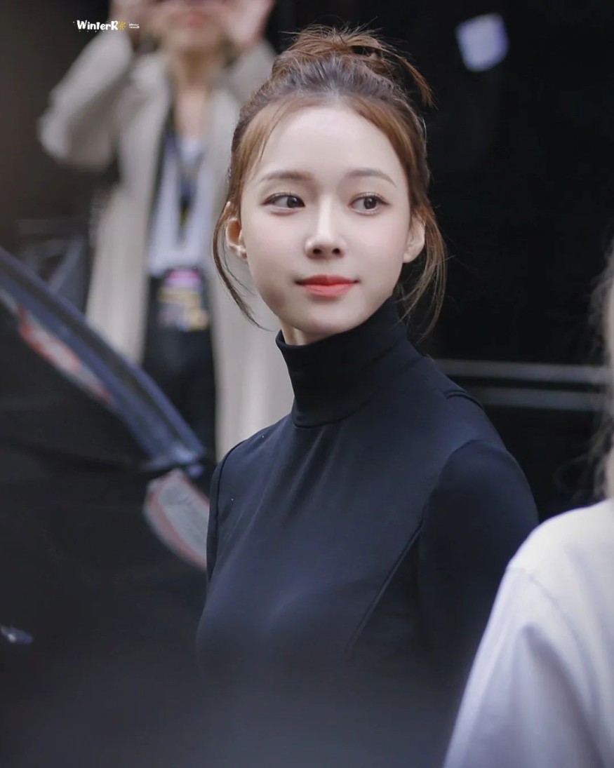 Aespa Winter dresses up in a black dress… "There is no goddess"
