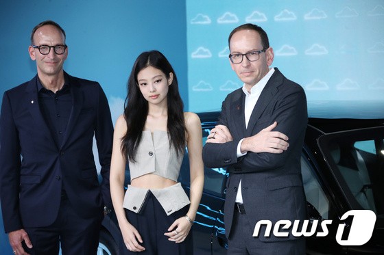 Porsche Taycan 4S Jennie joins the design