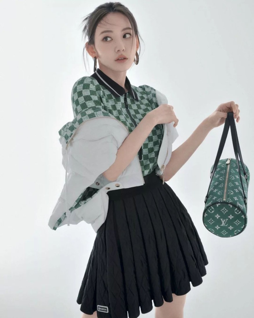 Le Sserafim Sakura, a good work look for office workers OOTD