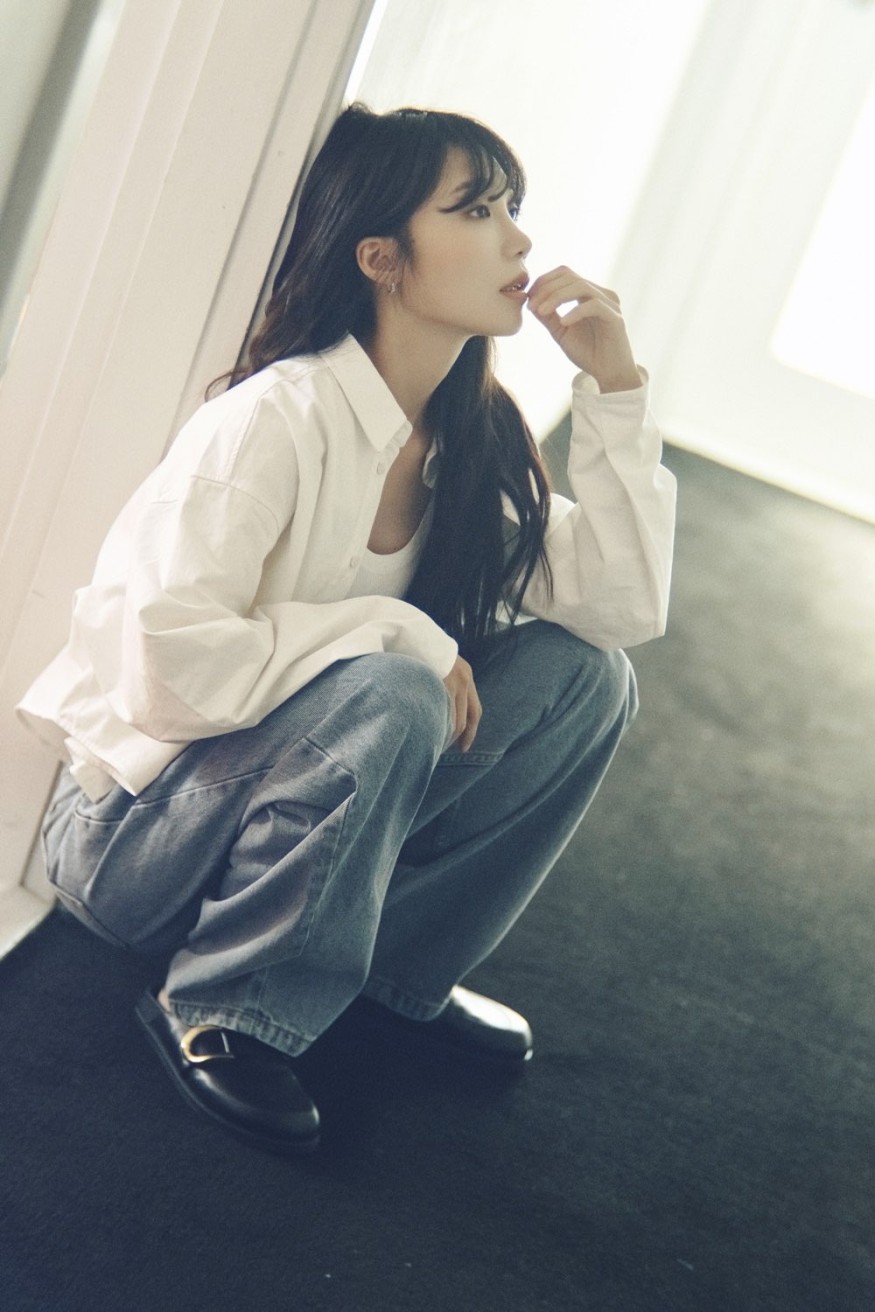 Jung Eun-ji releases her first remake album today... Healing vocals included