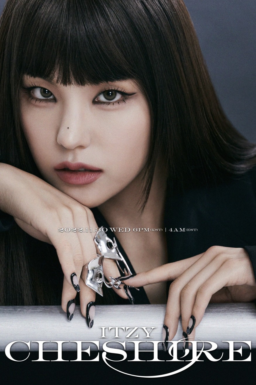 ITZY Yeji, the first runner in individual photos for the new album 'CHESHIRE'... dodo charm